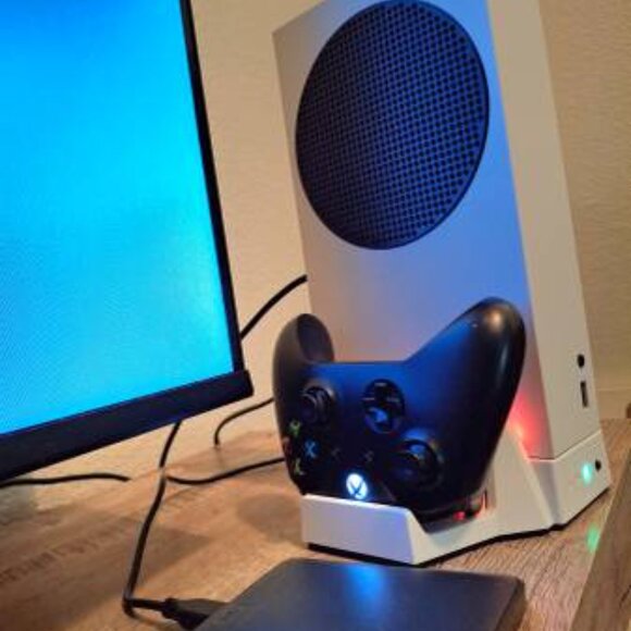 Xbox Series S, Charging/Cooling Station, Controller, 1.8TB USB Drive - Picture 2 of 7